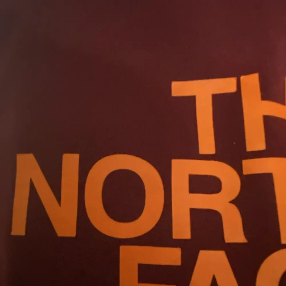 The North Face Men's Burgundy Pullover Hoodie L/G Polyester Pockets Logo